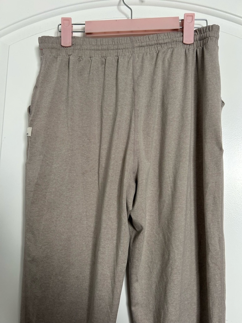 Vuori Women's Boyfriend Jogger Lounge Sweatpants Size S athleisure cozy gym Tan - Picture 5 of 9